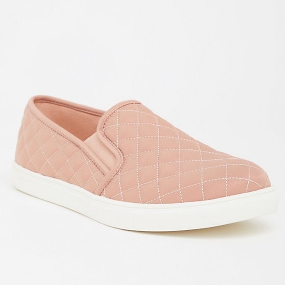 ✨SOLD✨Torrid Blush Quilted Slip On Sneaker 9.5 - Picture 2 of 4